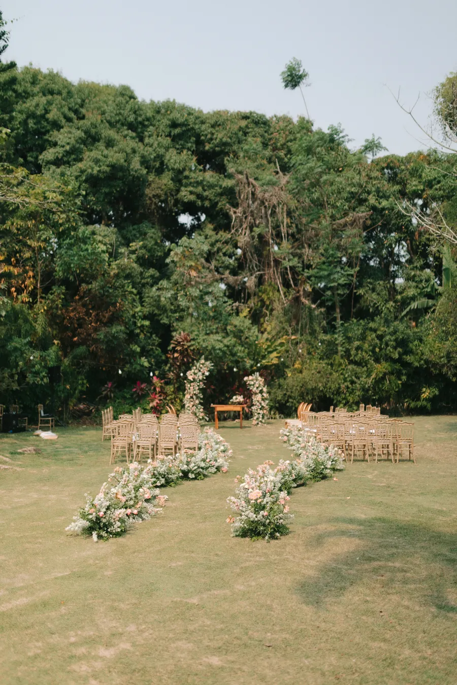 altar de casamento com altar sinuoso