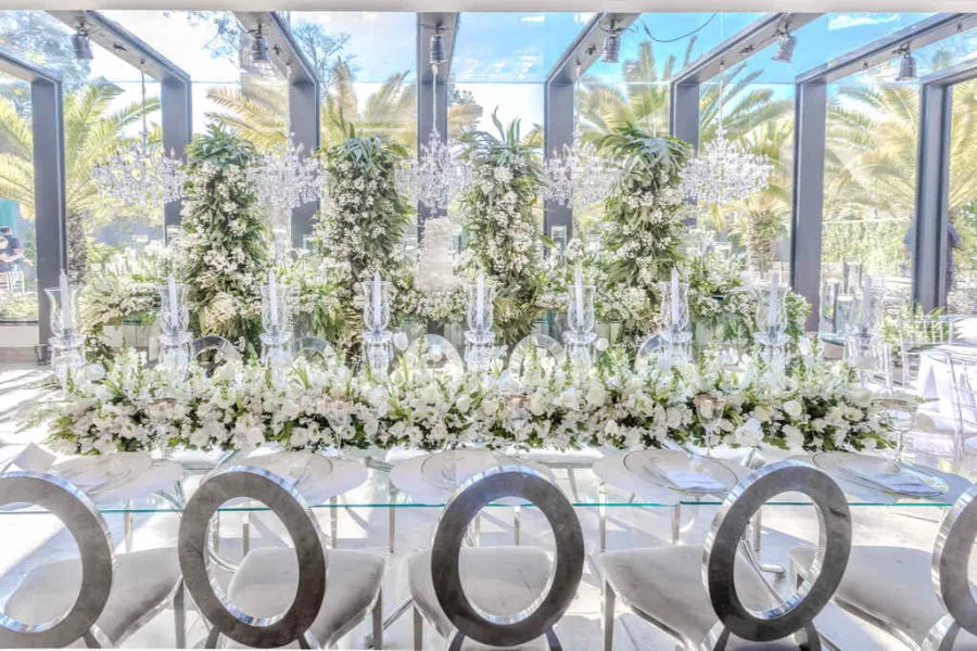 mesa posta no etsilo clássico