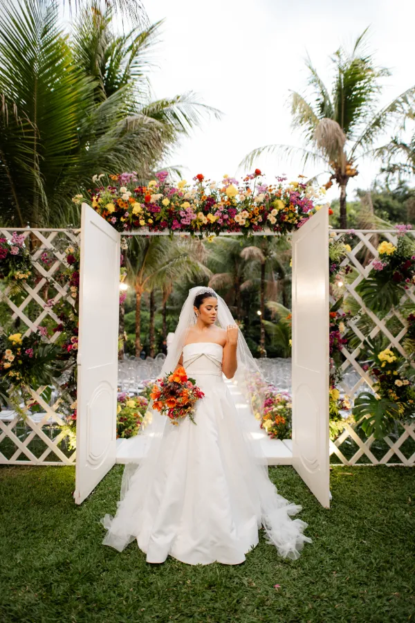 noiv acom buque colorido no casamento rosa amarelo e laranja