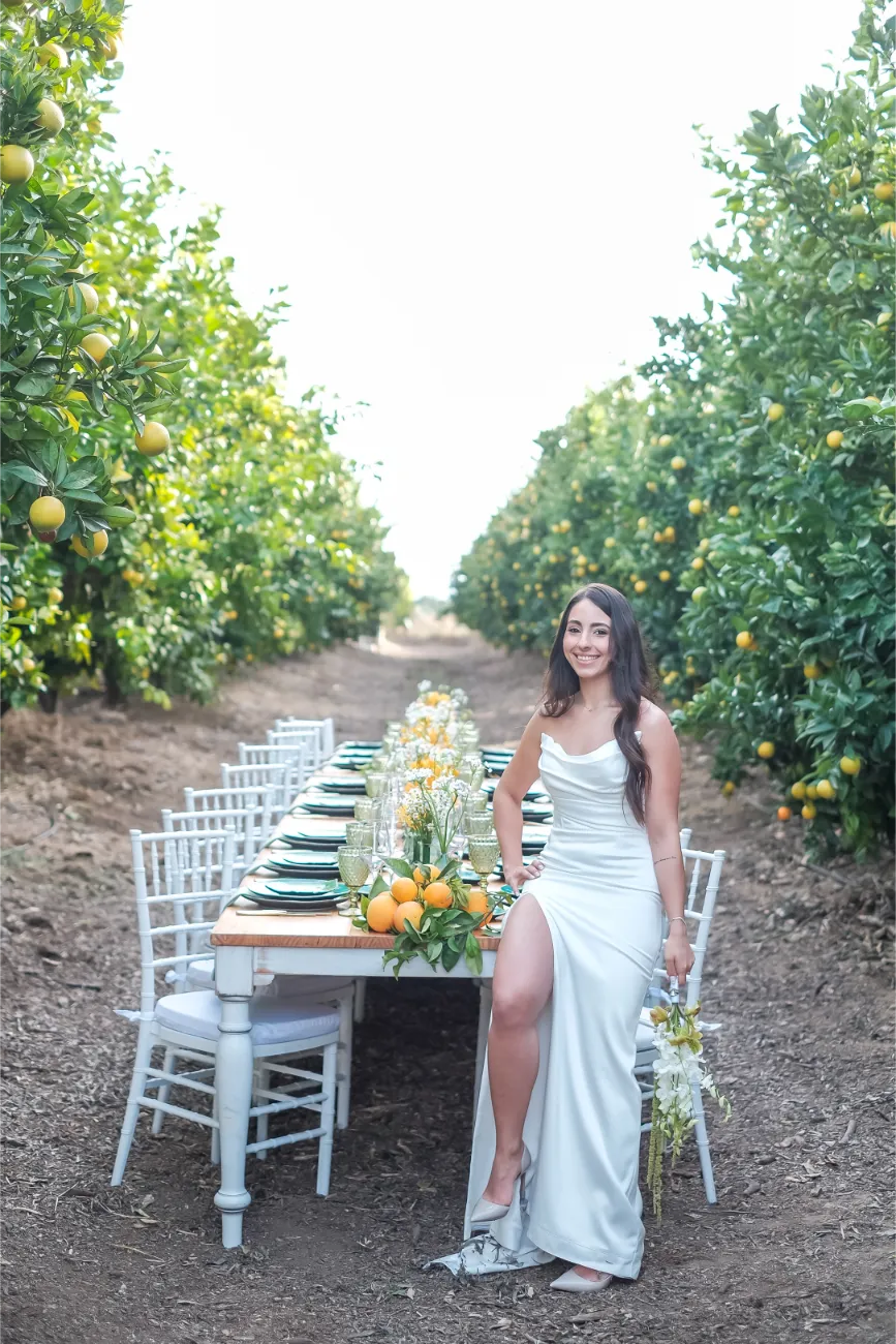 noiva em casamento com tema laranja