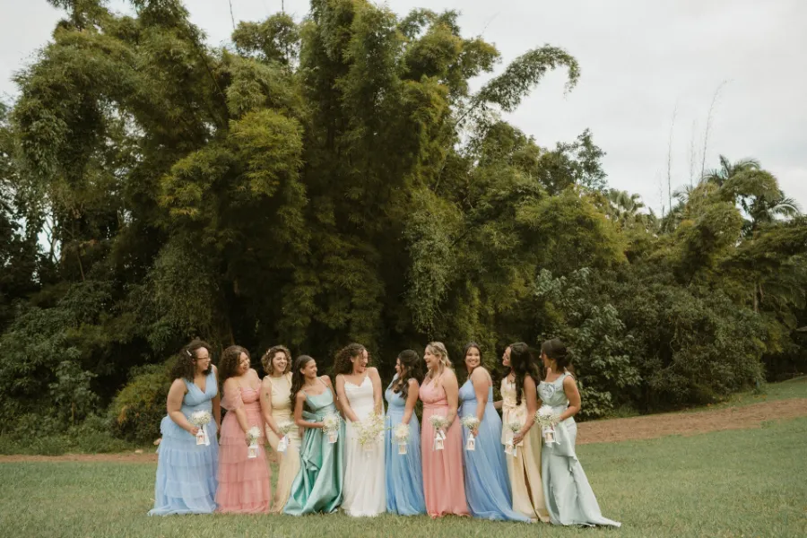 Madrinhas de candy color: como criar uma paleta leve e delicada