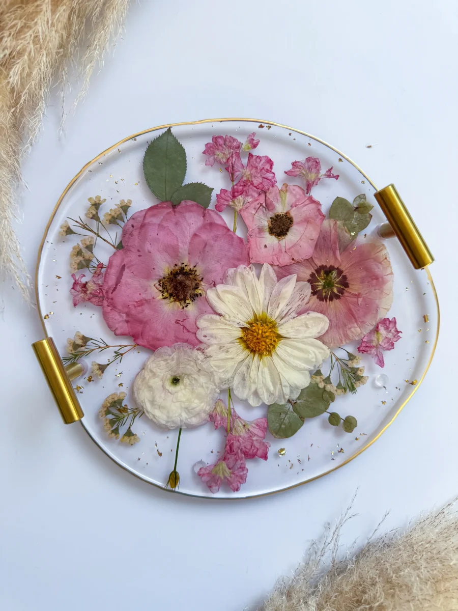 buque eternizado em resina em formato de bandeja