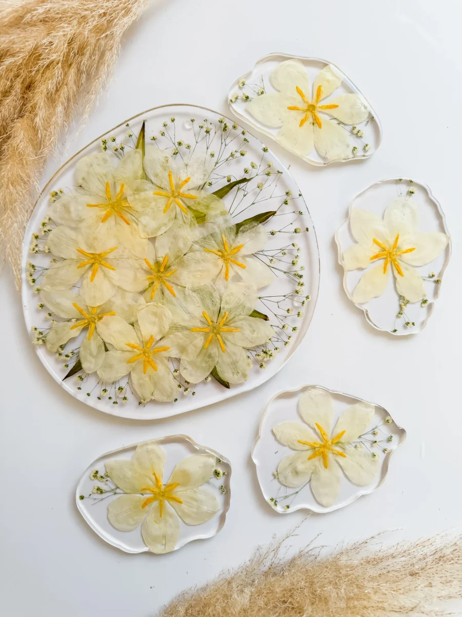 buque eternizado em resina de formatos irregulares