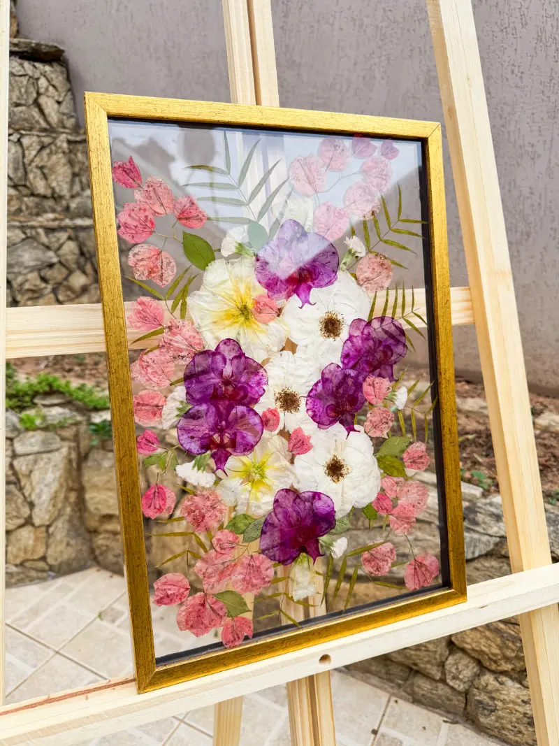 quadro com flores eternizadas