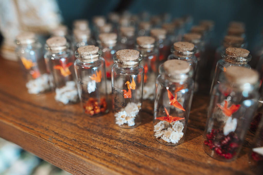 lembrancinhas de casamento com tsuru e flores