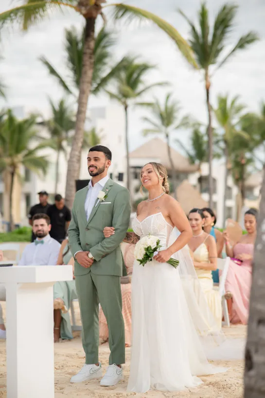 novos na cerimonia de casamento