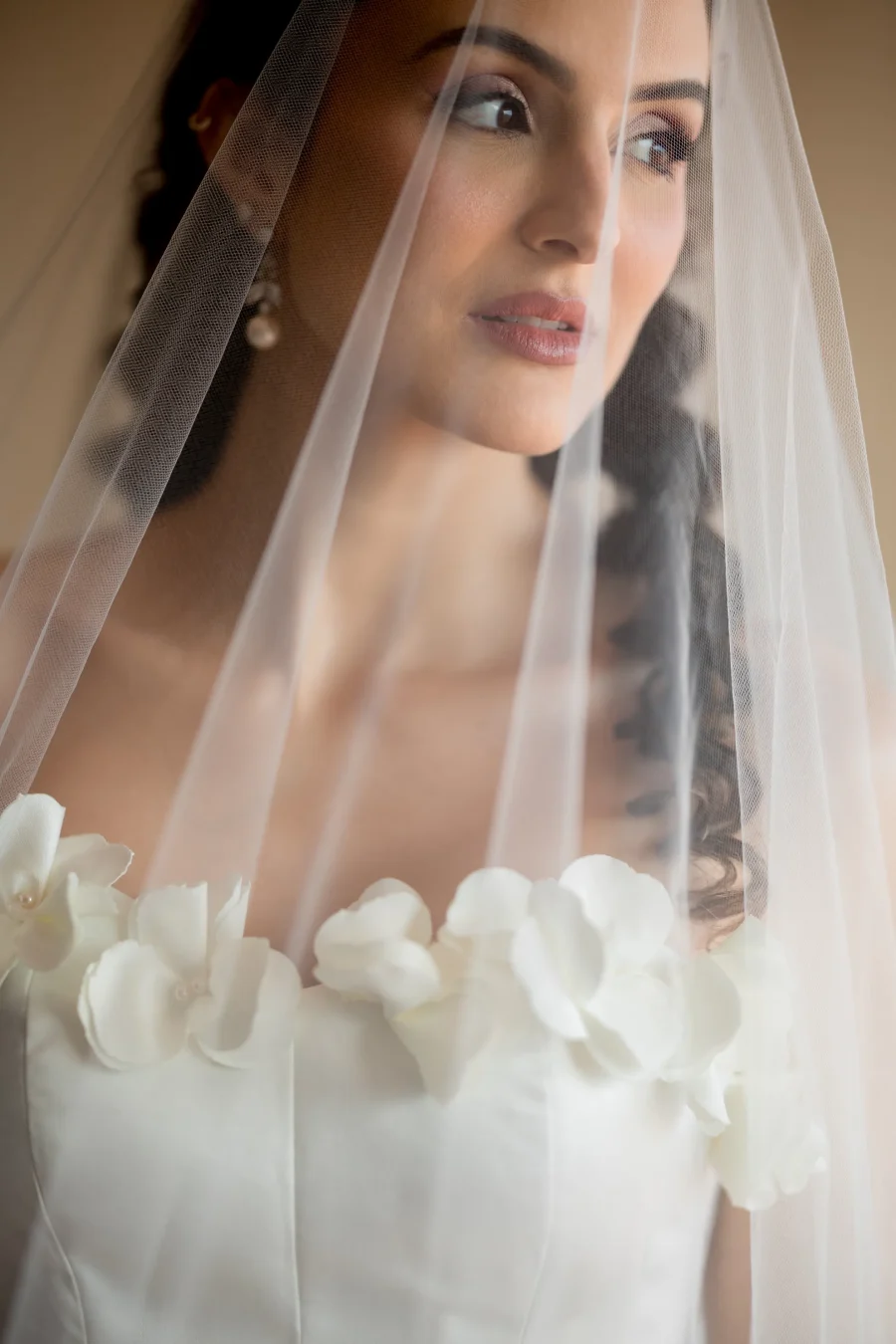 noiva com v&eacute;u