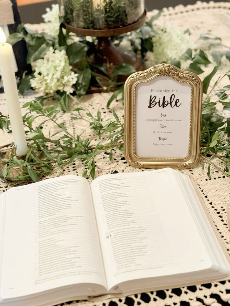 cantinho decorado com uma biblia aberta para votos de casamento evang&eacute;lico