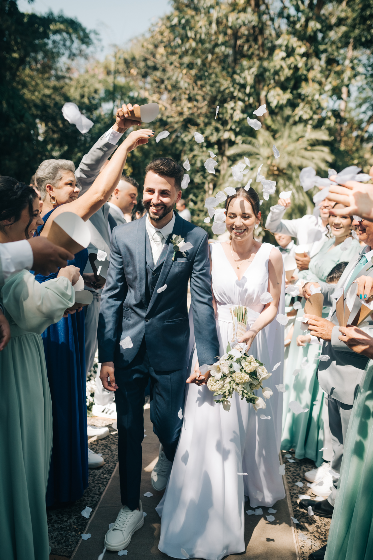 sa&iacute;da dos noivos