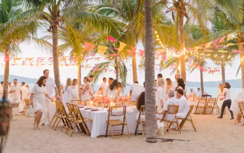 casamento de domingo na praia com convidados