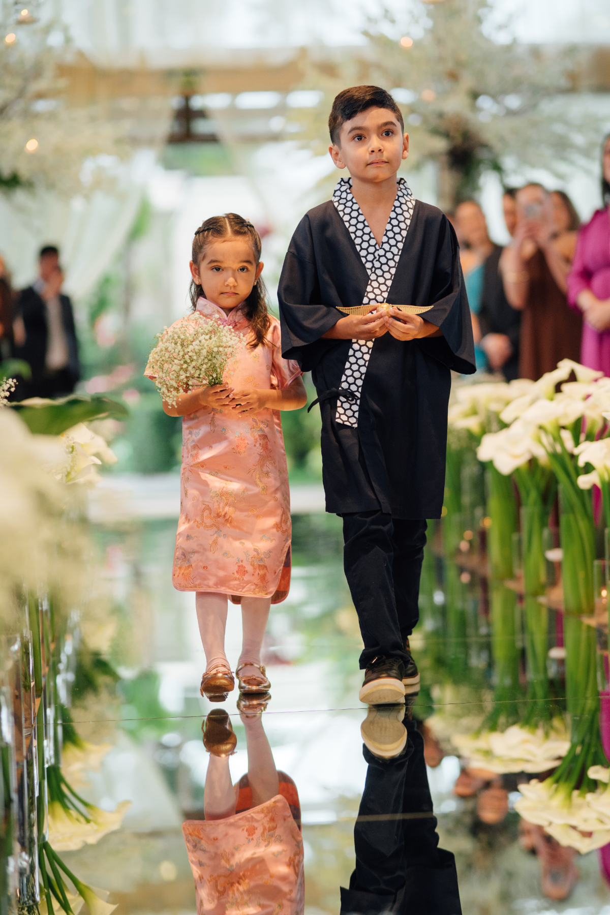 daminha e pajem com roupa kimono