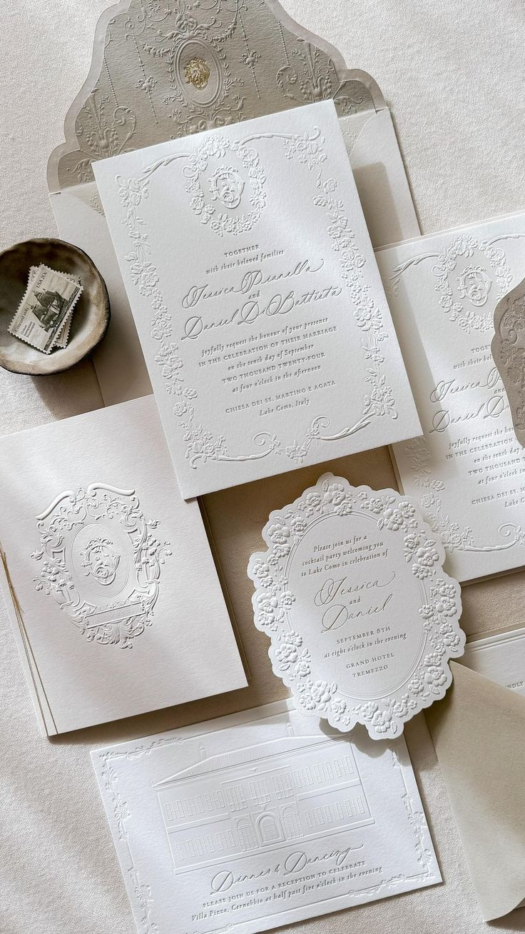 convite d ecasamento branco maximalista