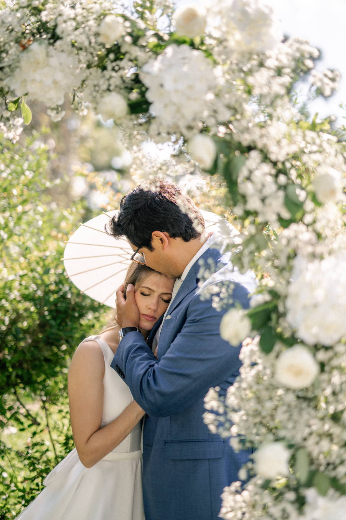 noivos abra&ccedil;ados