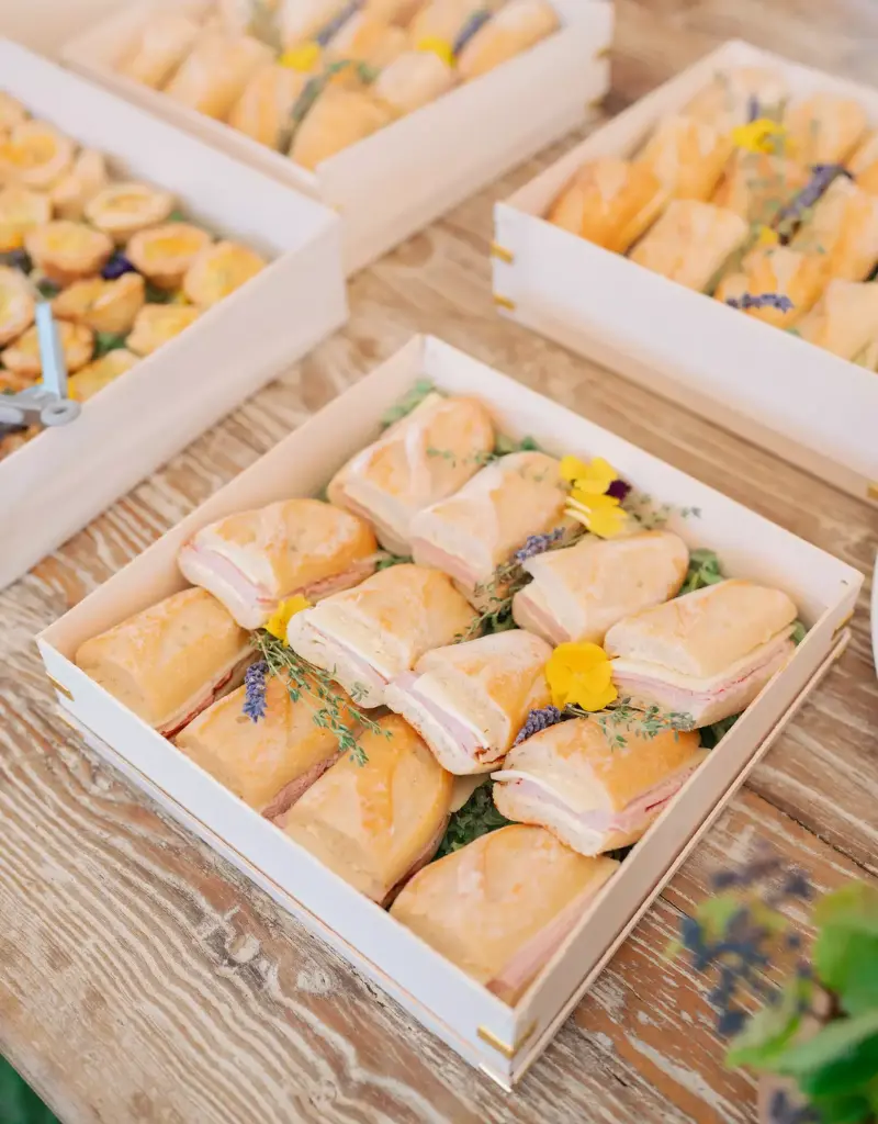 mini sanduiches para casamento no domingo