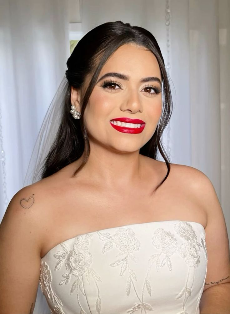 noiva com batom vermelho