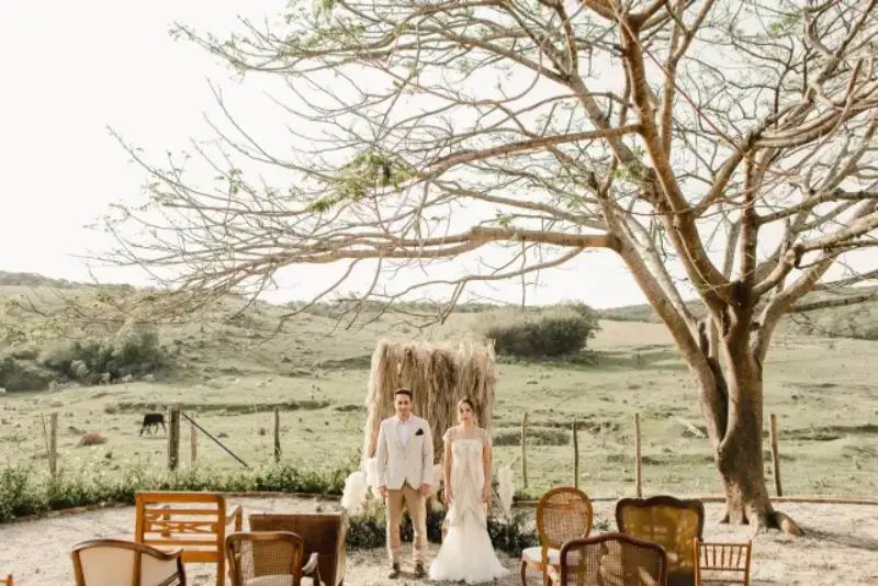 noivos na fazenda para foto de casamento