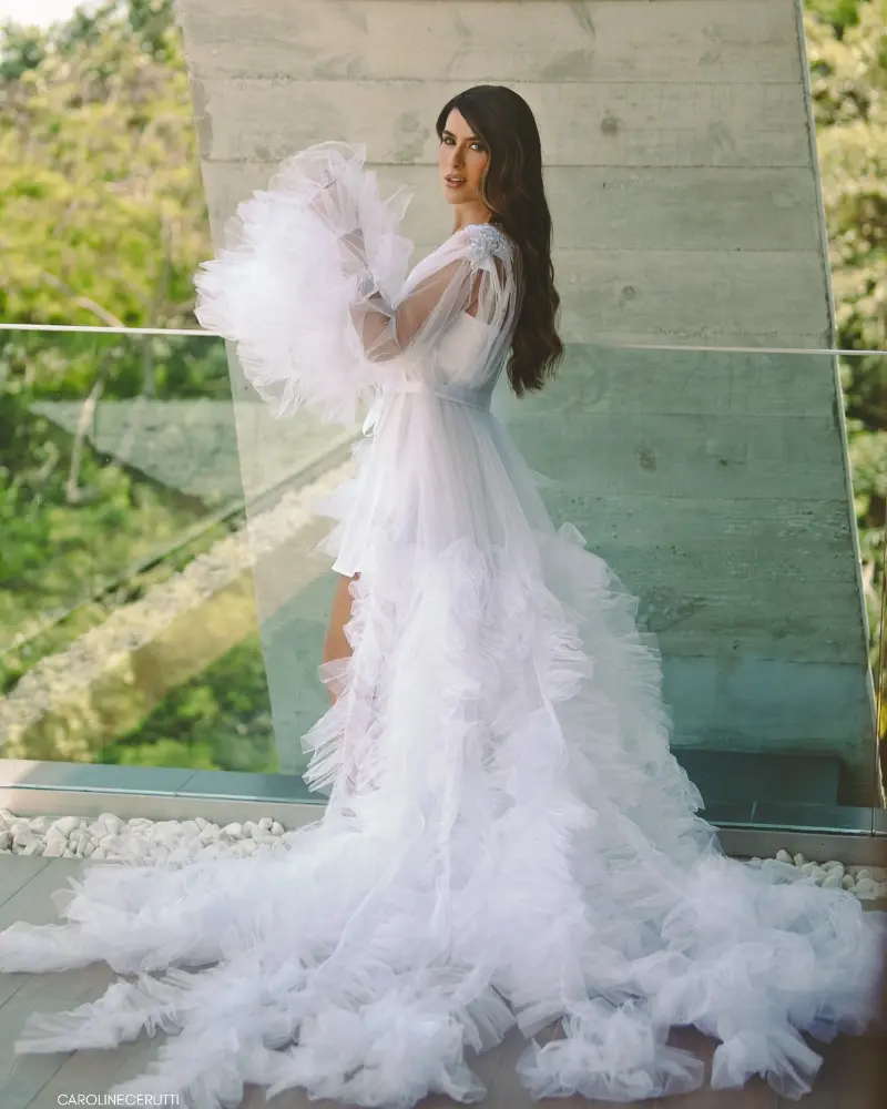 Luana Zucoloto com robe de tule