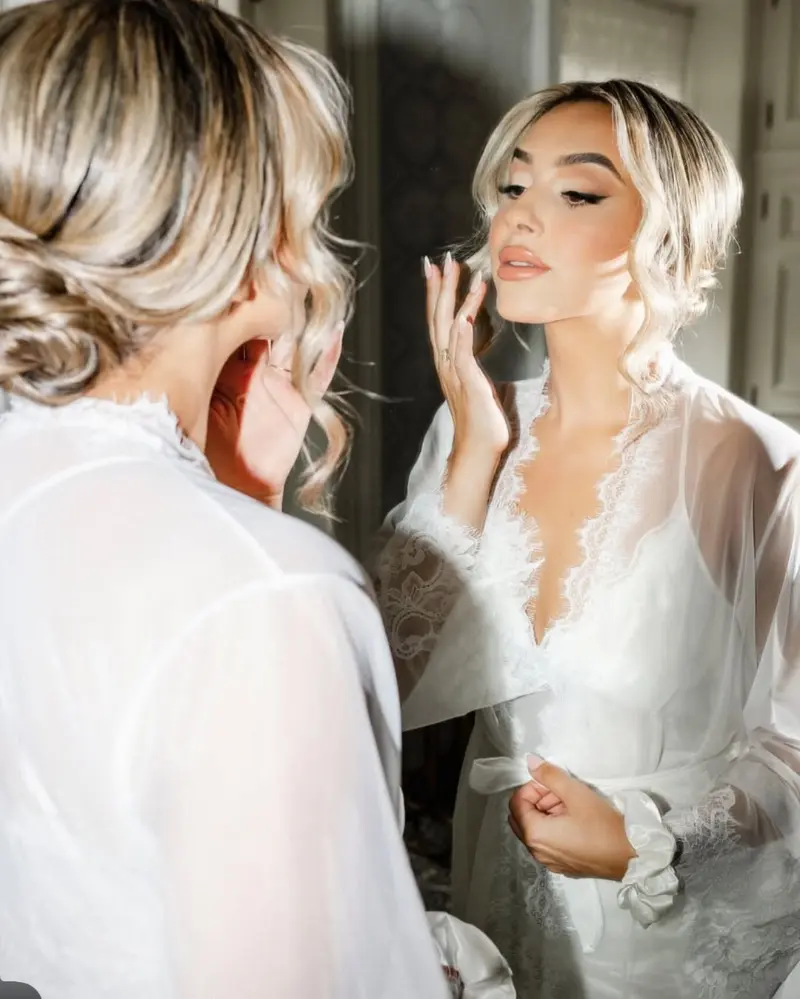 noiva com robe rendado personalizado