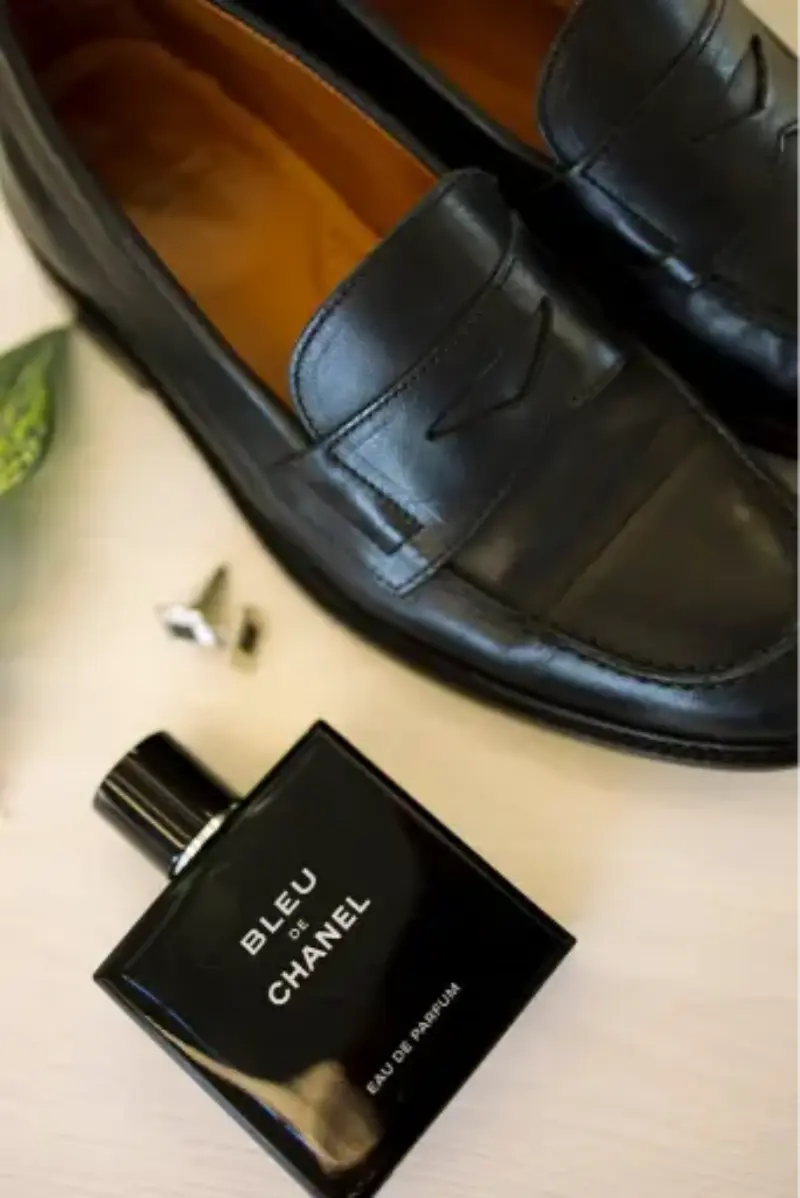 sapato e perfume do noivo