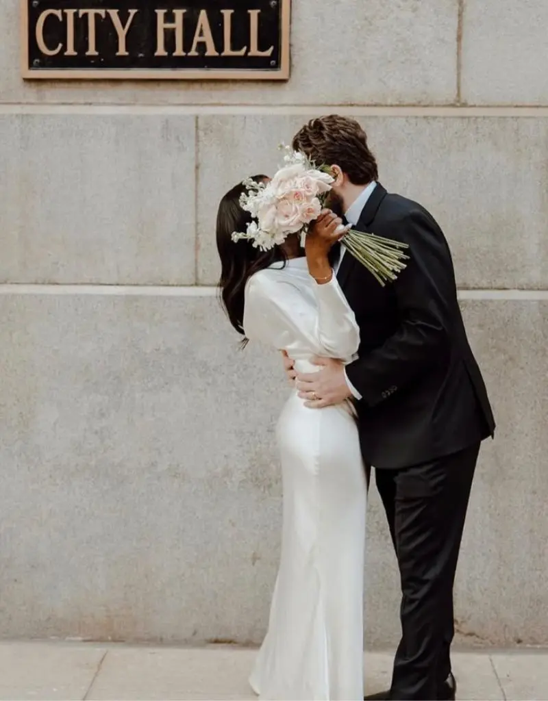 beijos dos noivos em casamento civil