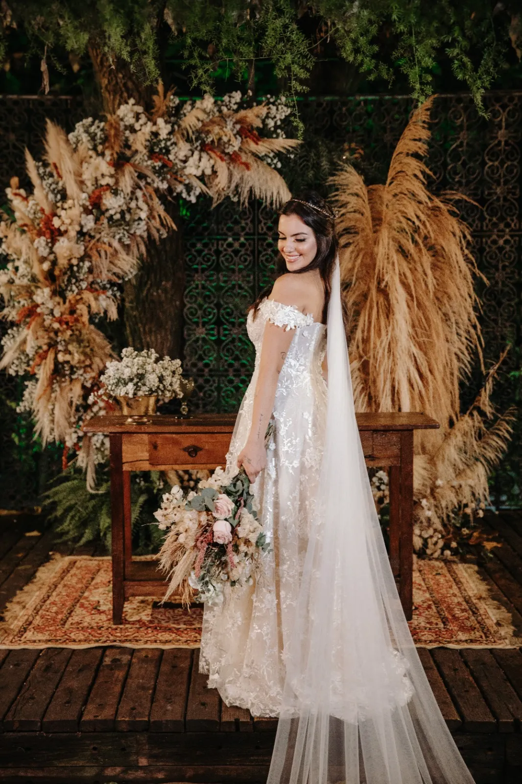noiva no altar boho