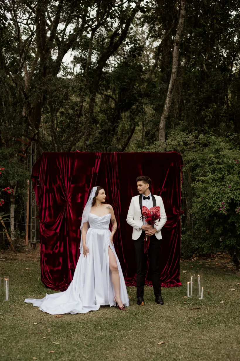 Casamento maximalista vermelho: como criar uma festa marcante