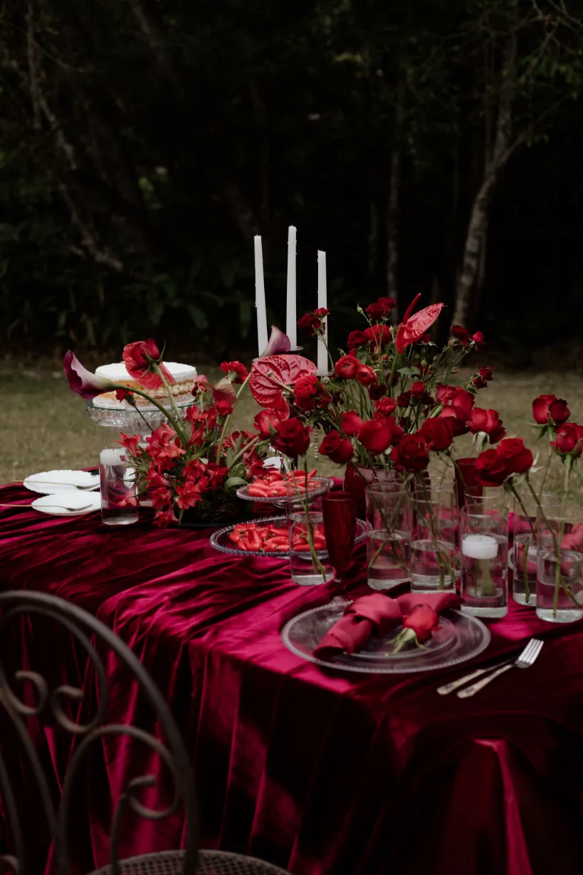 Casamento maximalista vermelho: como criar uma festa marcante