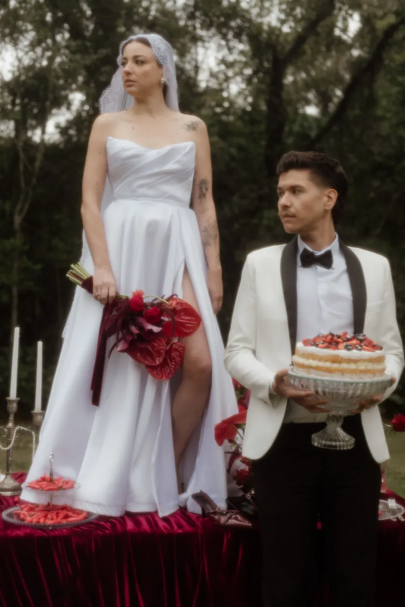Casamento maximalista vermelho: como criar uma festa marcante