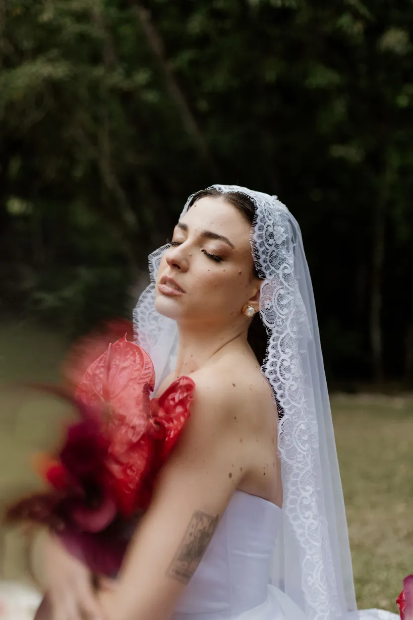 Casamento maximalista vermelho: como criar uma festa marcante