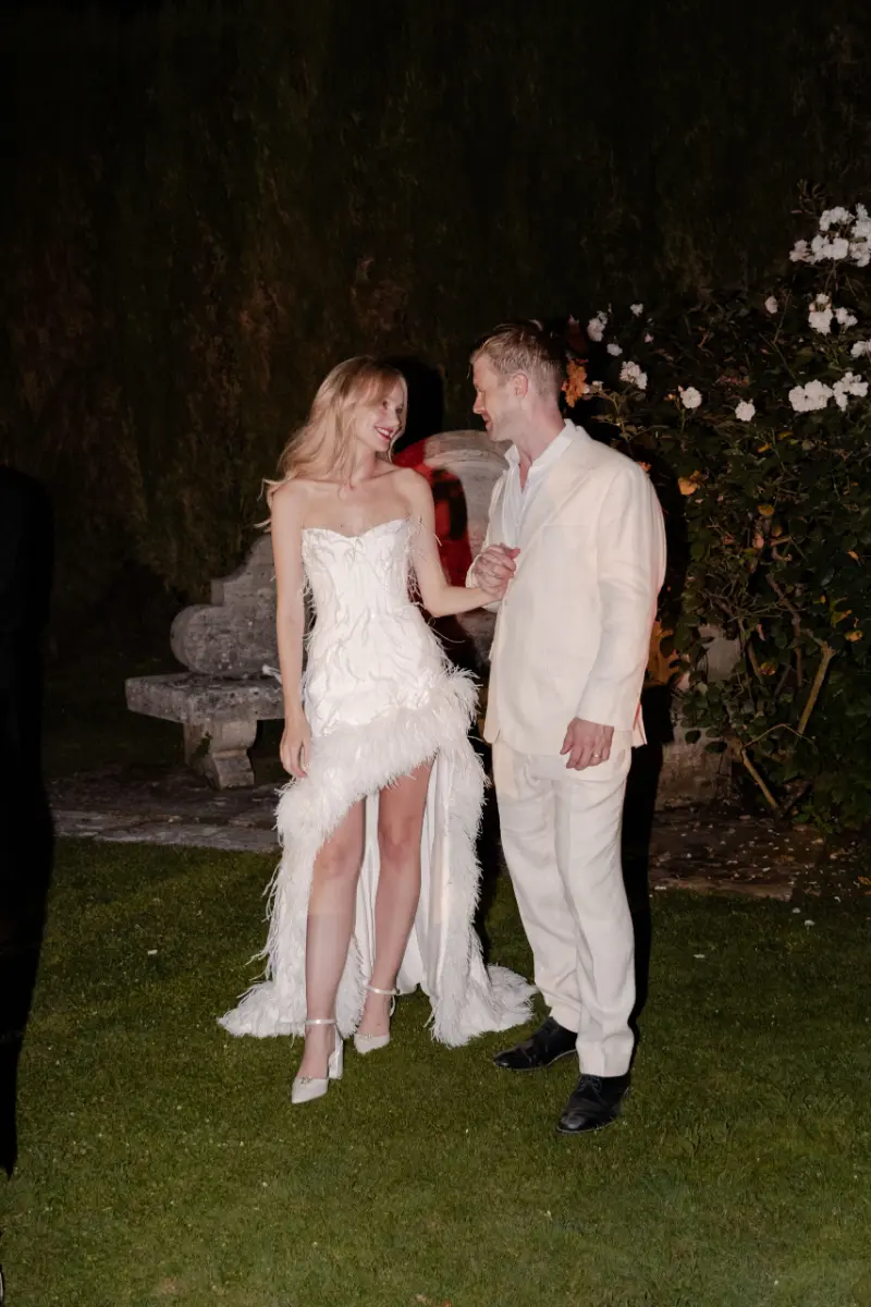 noivos curtindo festa de casamento