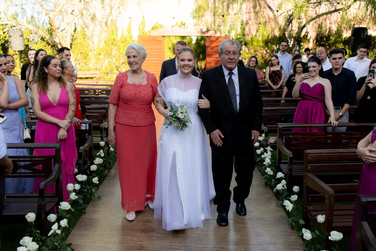 entrada da noiva com os pais