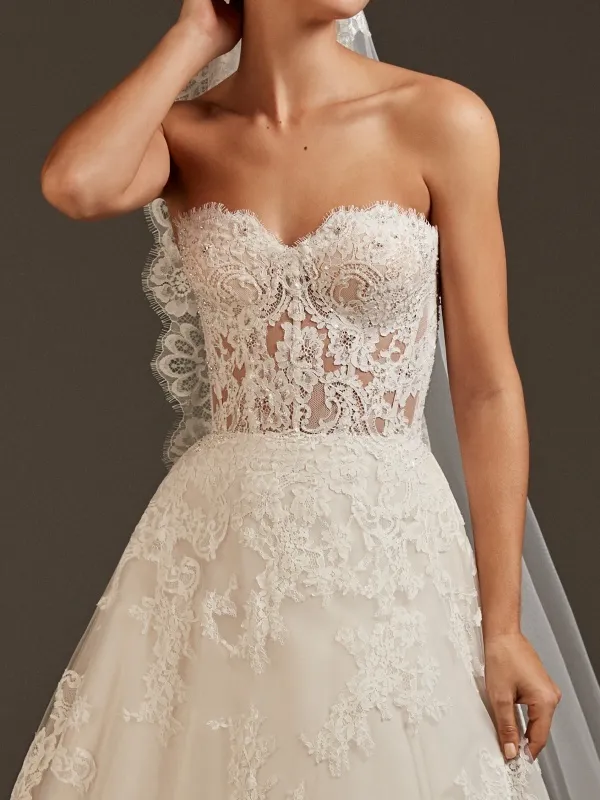 noiva com vestido de noiva rendado tomara que caia