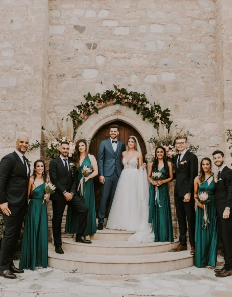 noivos com padrinhos e madrinhas