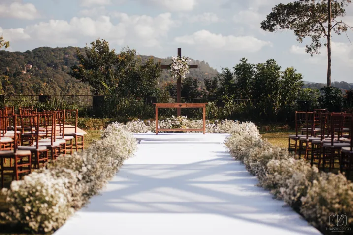 vista do altar para casamento intimista