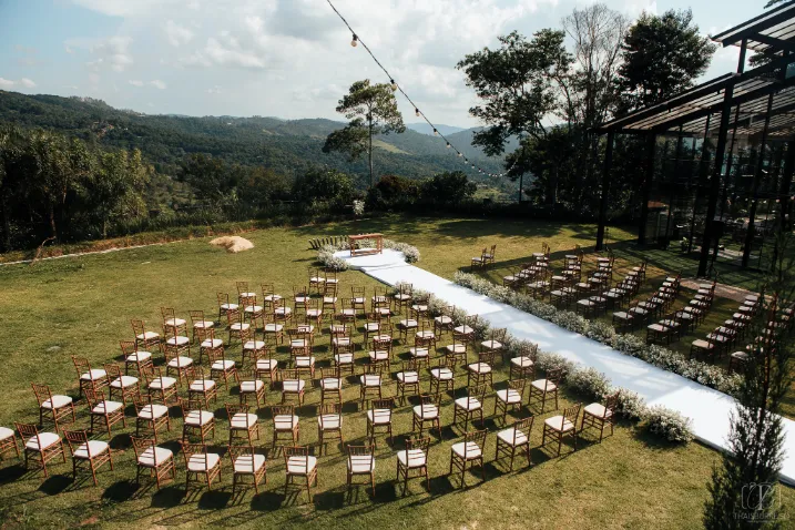 vista do altar para casamento intimista