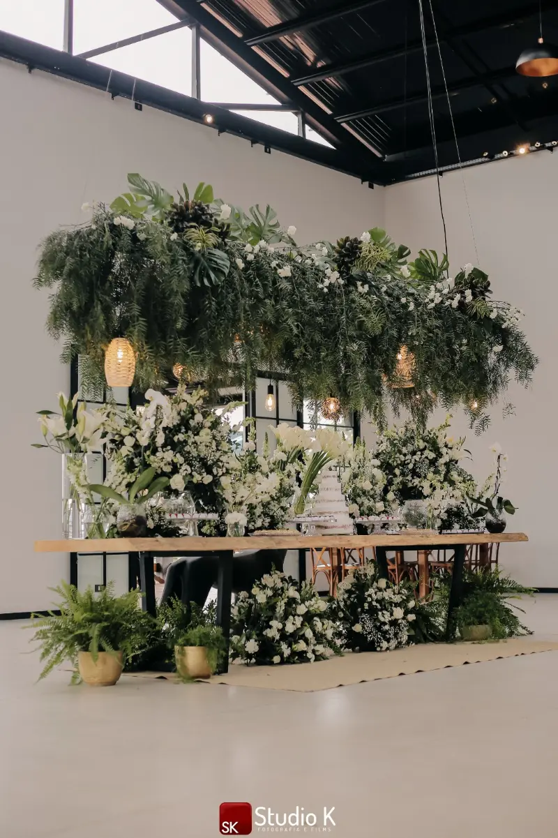 decora&ccedil;&atilde;o de mesa do bolo de casamento