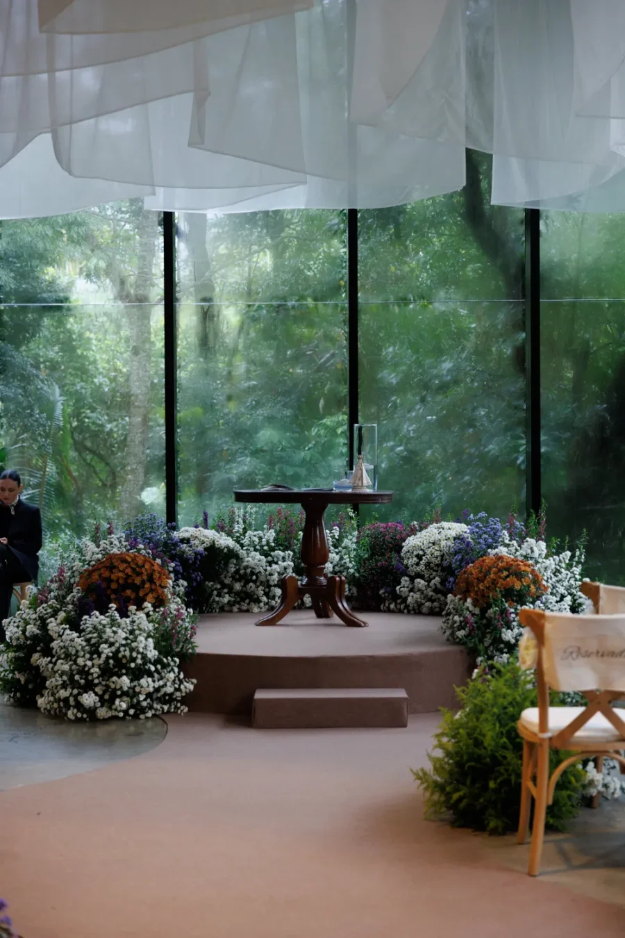 altar de casamento colorido