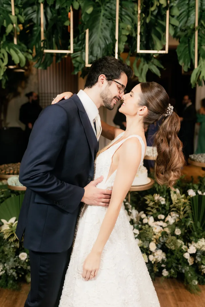 novios se beijando