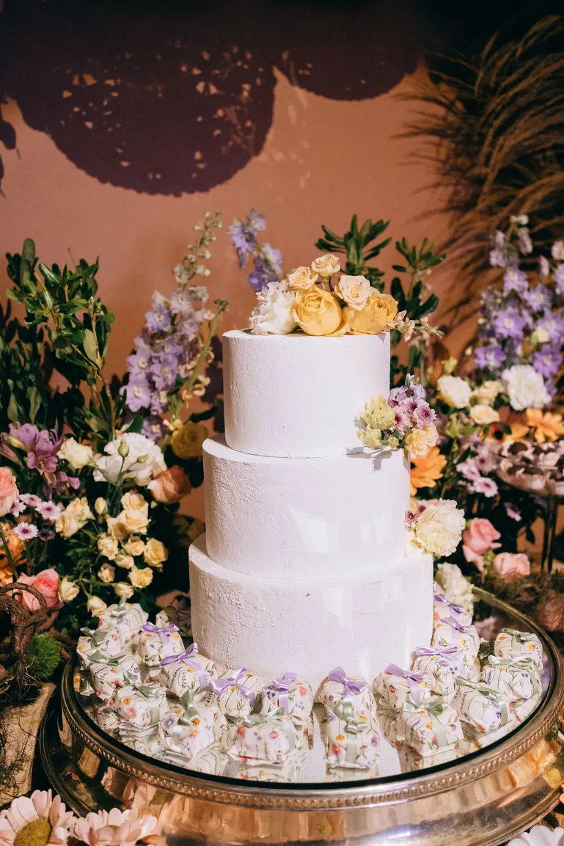 bolo de casamento com flores