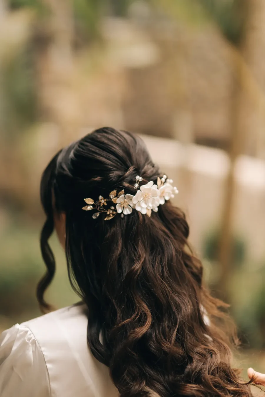penteado semipreso com flores