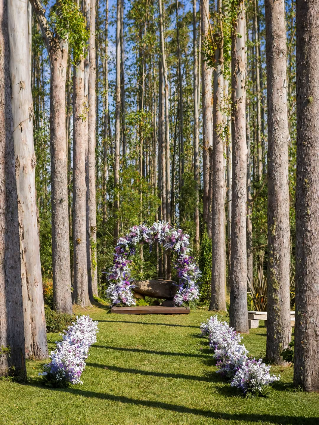 decora&ccedil;&atilde;o para casamento romantico na paleta lilas e branco