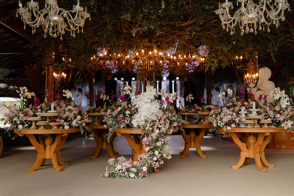 mesa do bolo de casamento rom&acirc;ntica