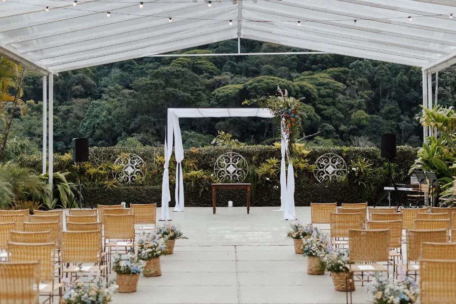 altar de casamento no campo