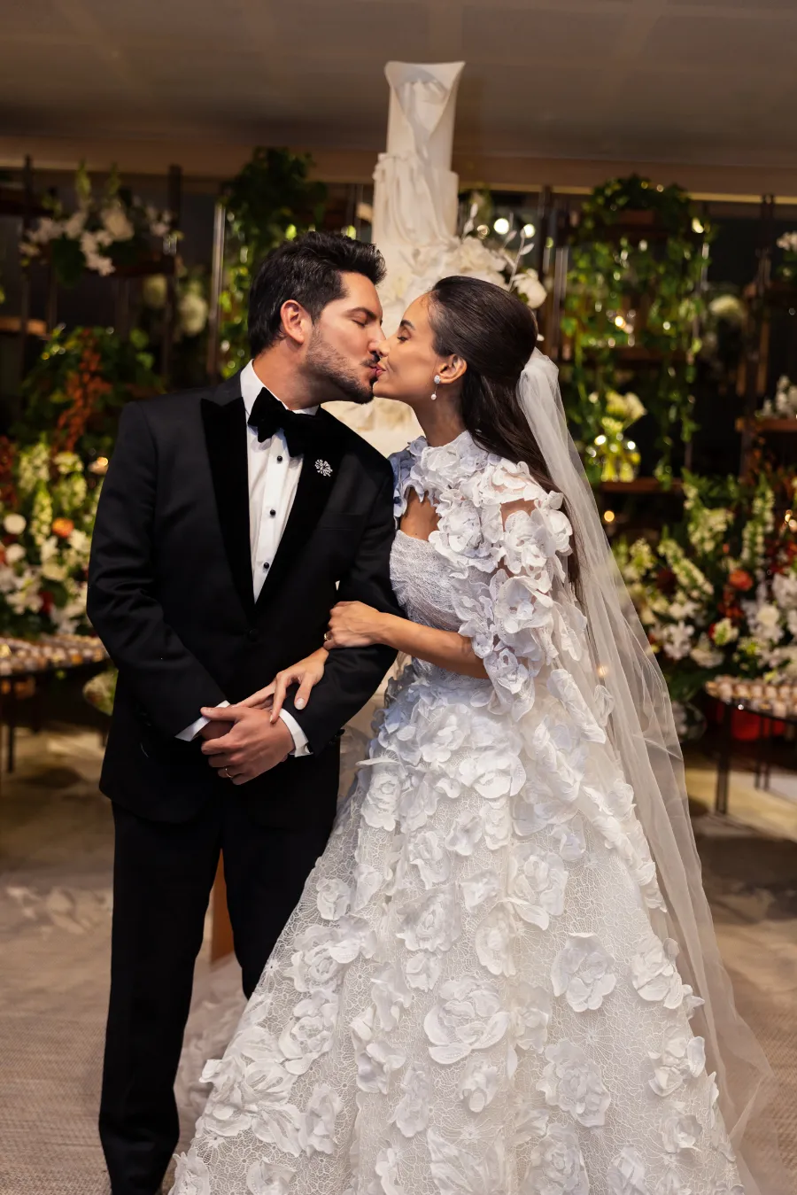 noivos se beijando