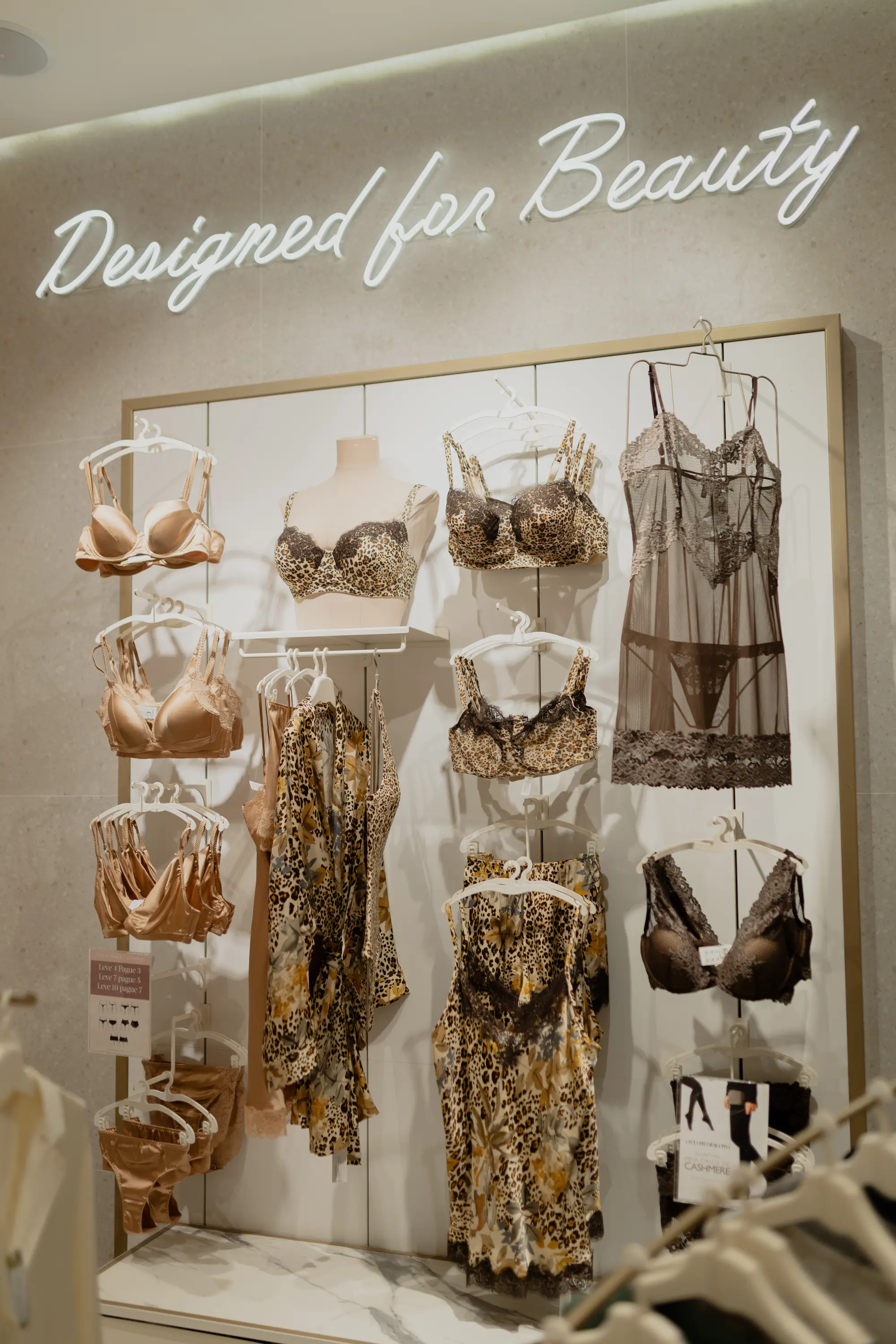 Chá de lingerie fora do óbvio: noiva celebra com amigas dentro de loja da Intimissimi na capital de São Paulo