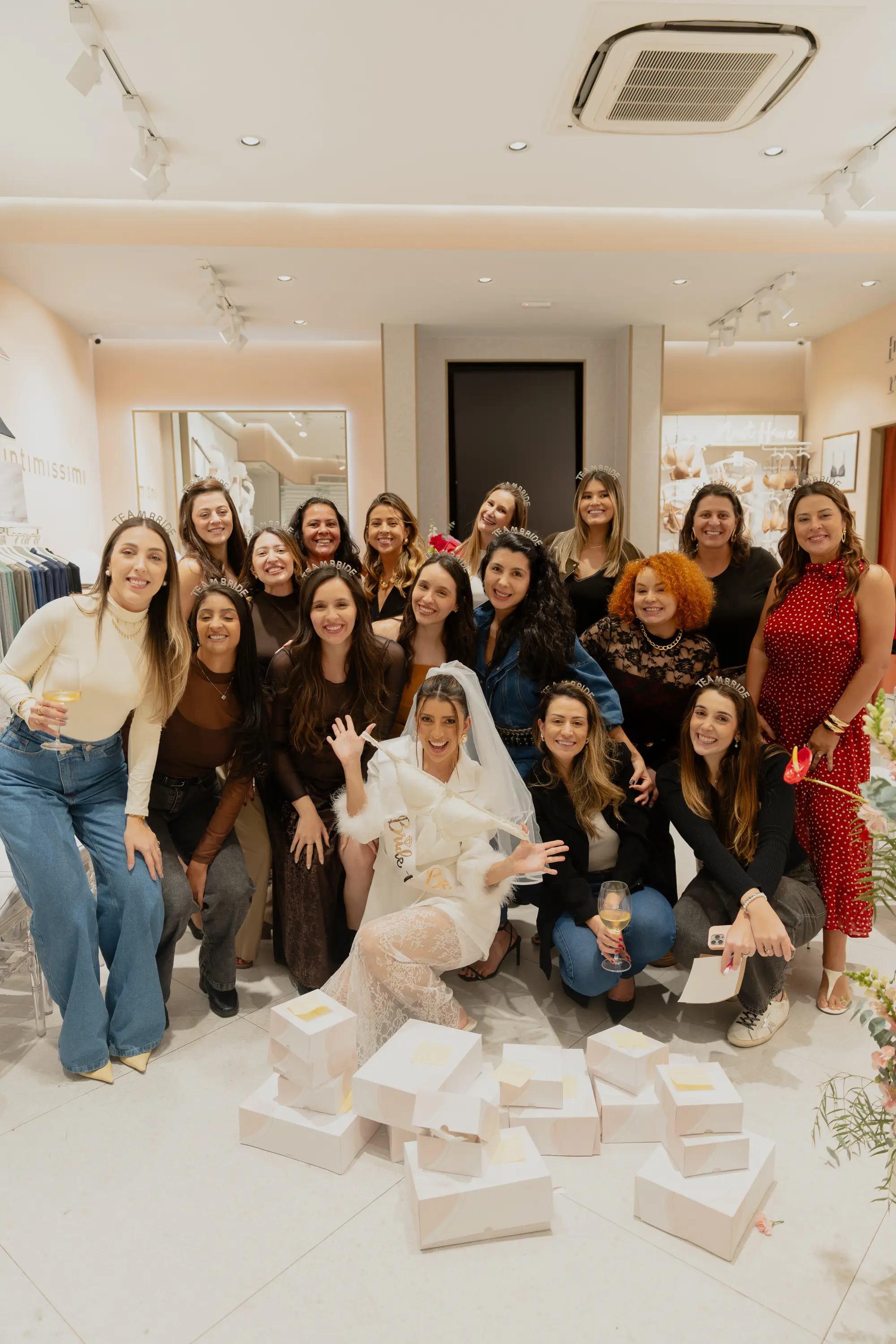 Chá de lingerie fora do óbvio: noiva celebra com amigas dentro de loja da Intimissimi na capital de São Paulo