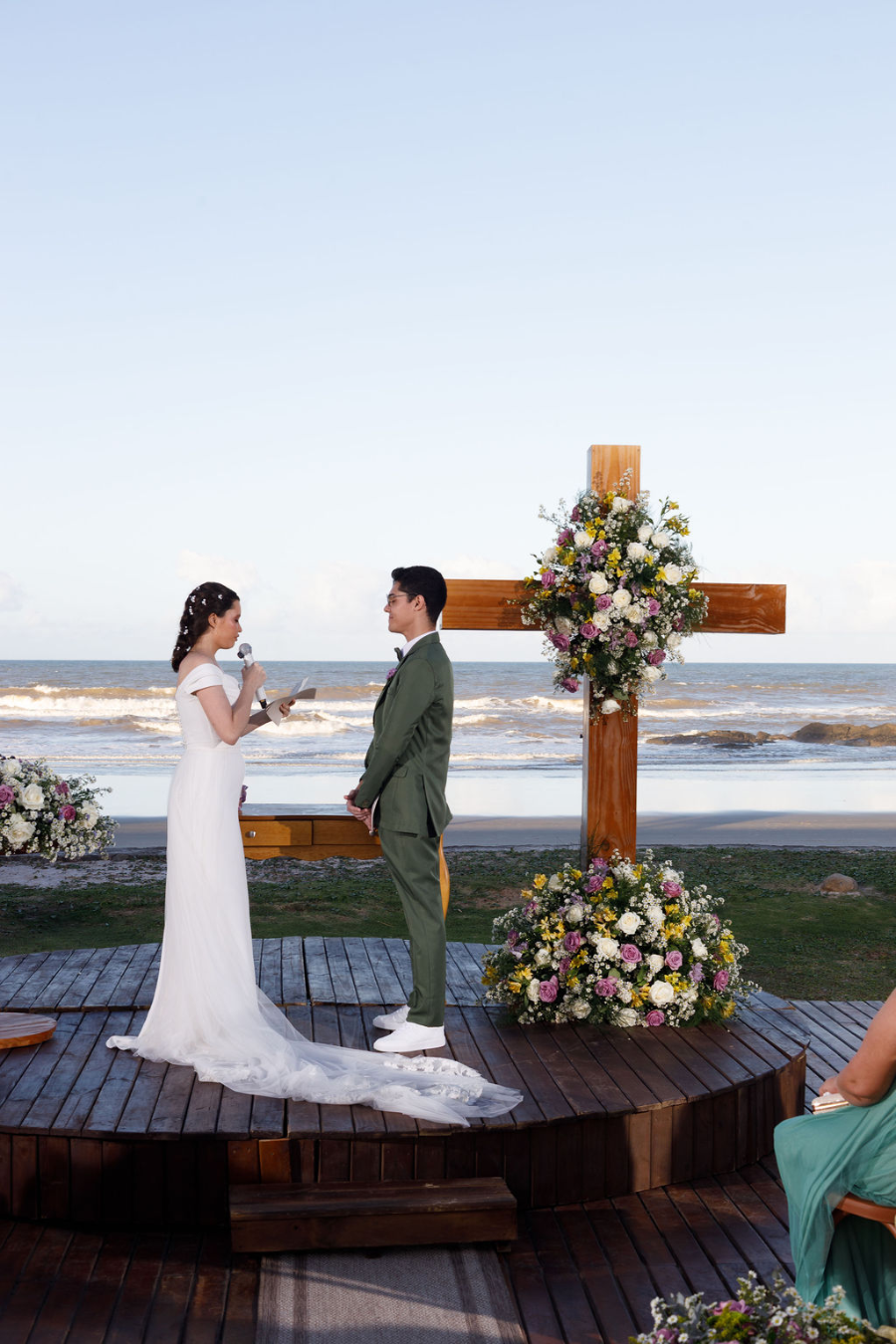 noivos no casamento na praia na bahia